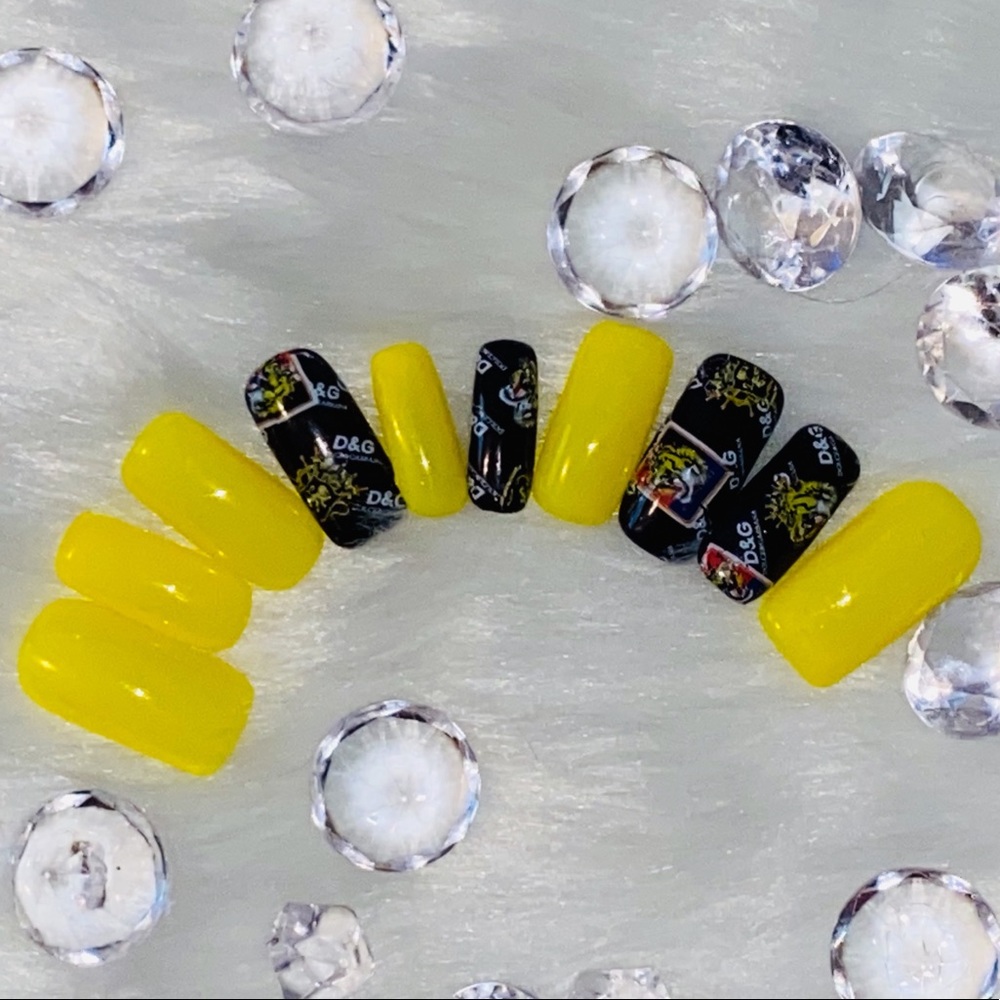 BeeYoutiful||Press-on Nail Set